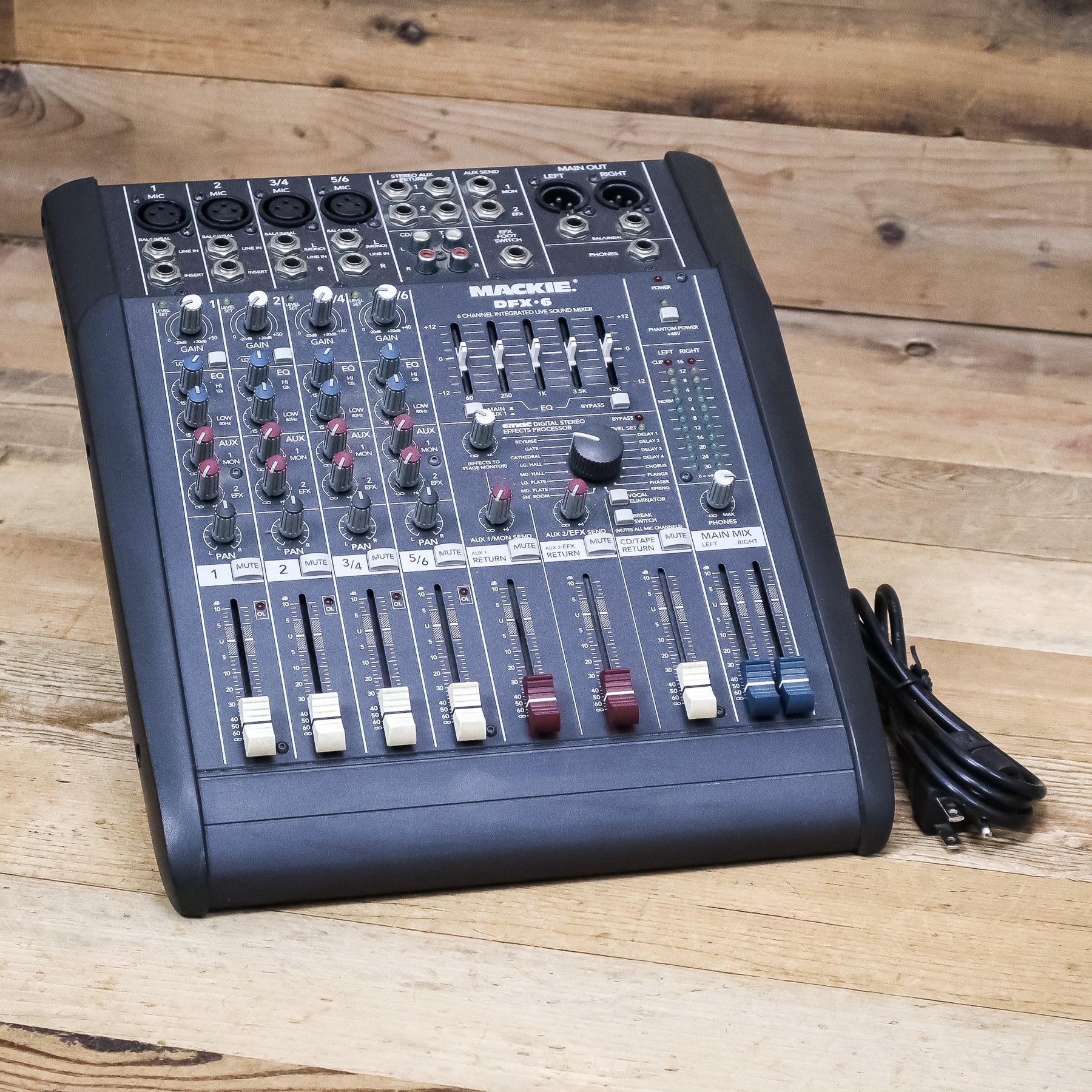 Mackie DFX-12 Sound Mixer 12 Channel Integrated sale Live Sound Tested and Working.