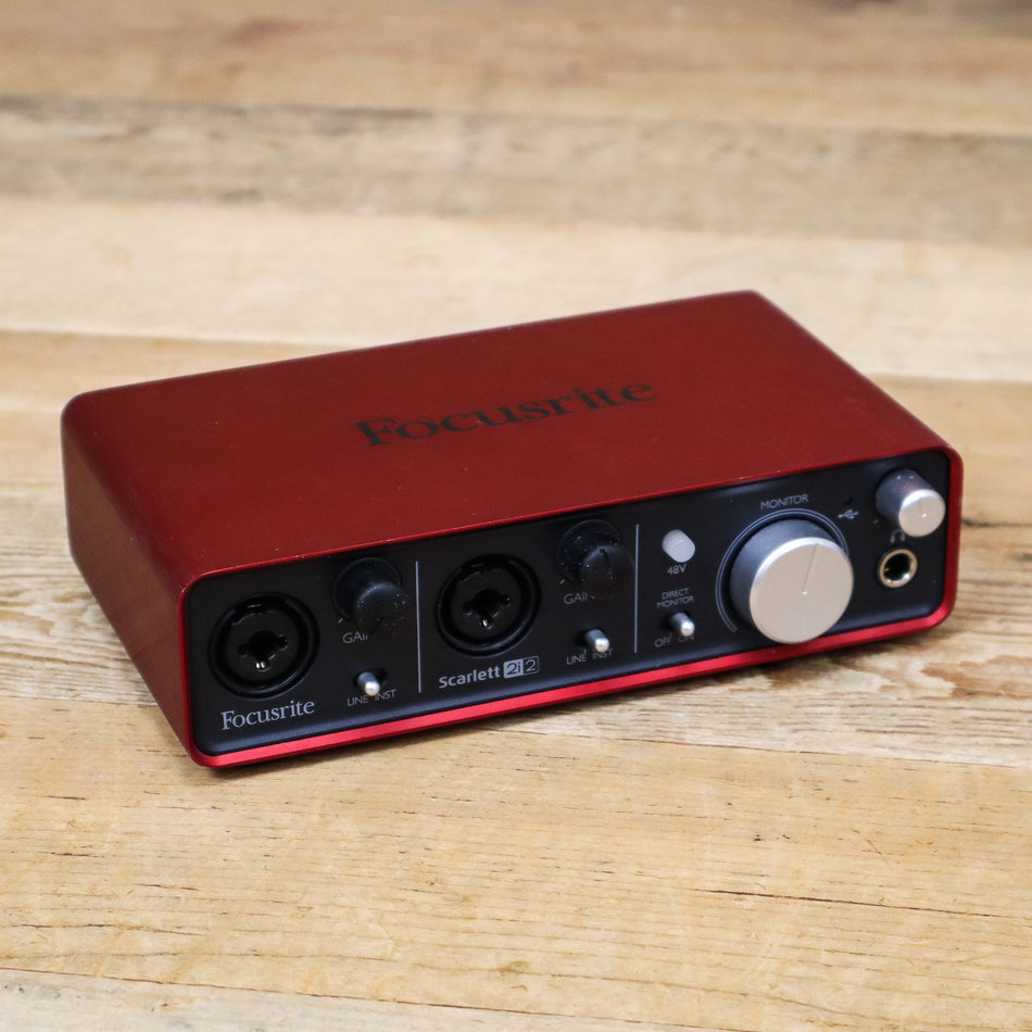 Focusrite Scarlett 2i2 USB Audio Recording Interface