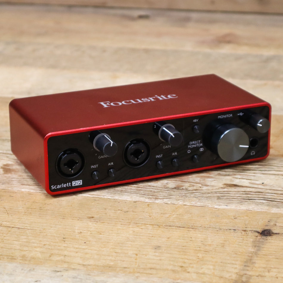 Focusrite Scarlett 2i2 (3rd Gen) USB Audio Interface