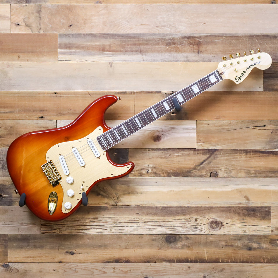 Squier 40th Anniversary Stratocaster, Gold Edition, Sienna Sunburst